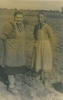 Kobiety z Babkowic podczas zbierania ziemniaków. Od lewej p. Mieszkała._1
