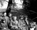 Pępowo, 1930 - grupa uczniów ze szkoły powszechnej w Pępowie na wycieczce w towarzystwie swego nauczyciela - Tadeusza Penkalskiego (amatorsko zajmującego się fotografią)_1
